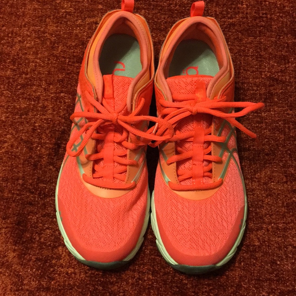 Woman’s sneakers